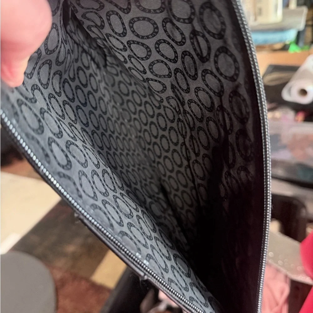 Bvlgari black leather clutch bag In excellent condition